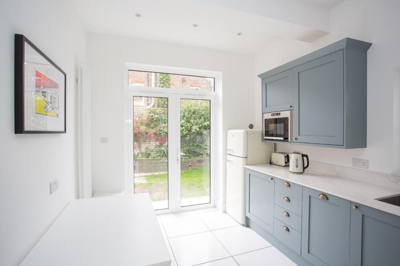 Elegant York House - On A Beach Road, Sleeps 12, With Sea Views Worthing Exterior foto