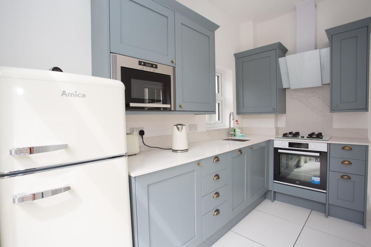 Elegant York House - On A Beach Road, Sleeps 12, With Sea Views Worthing Quarto foto