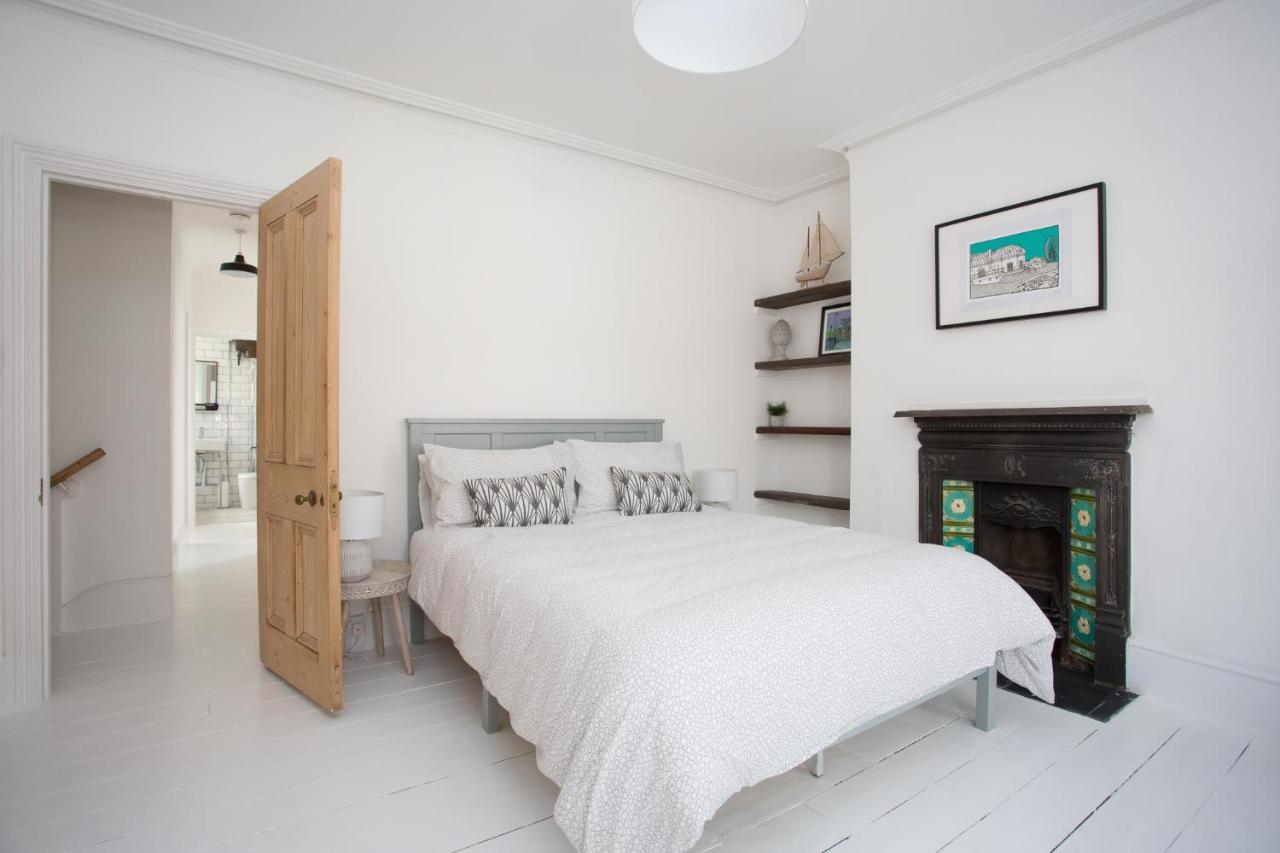 Elegant York House - On A Beach Road, Sleeps 12, With Sea Views Worthing Exterior foto