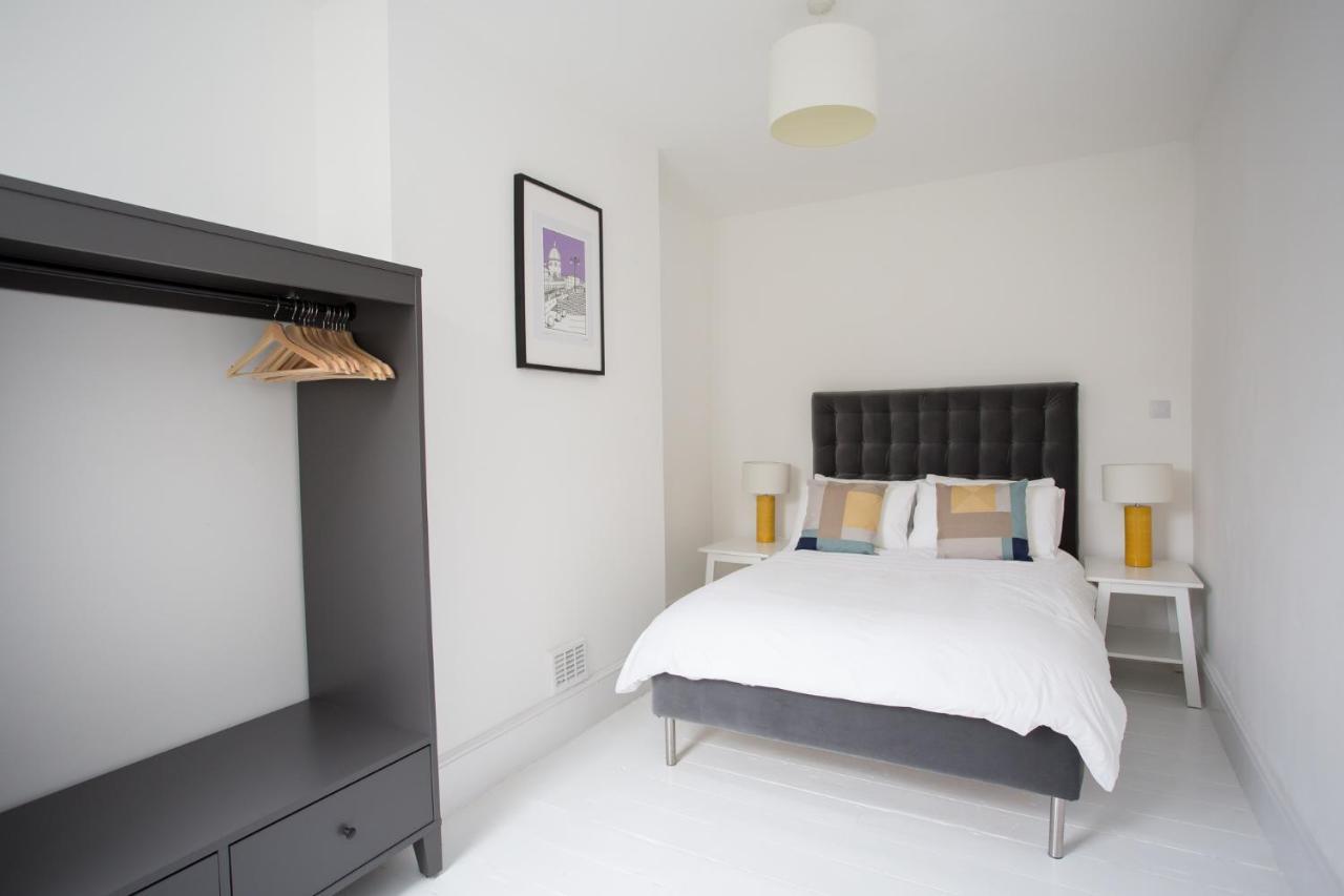 Elegant York House - On A Beach Road, Sleeps 12, With Sea Views Worthing Exterior foto
